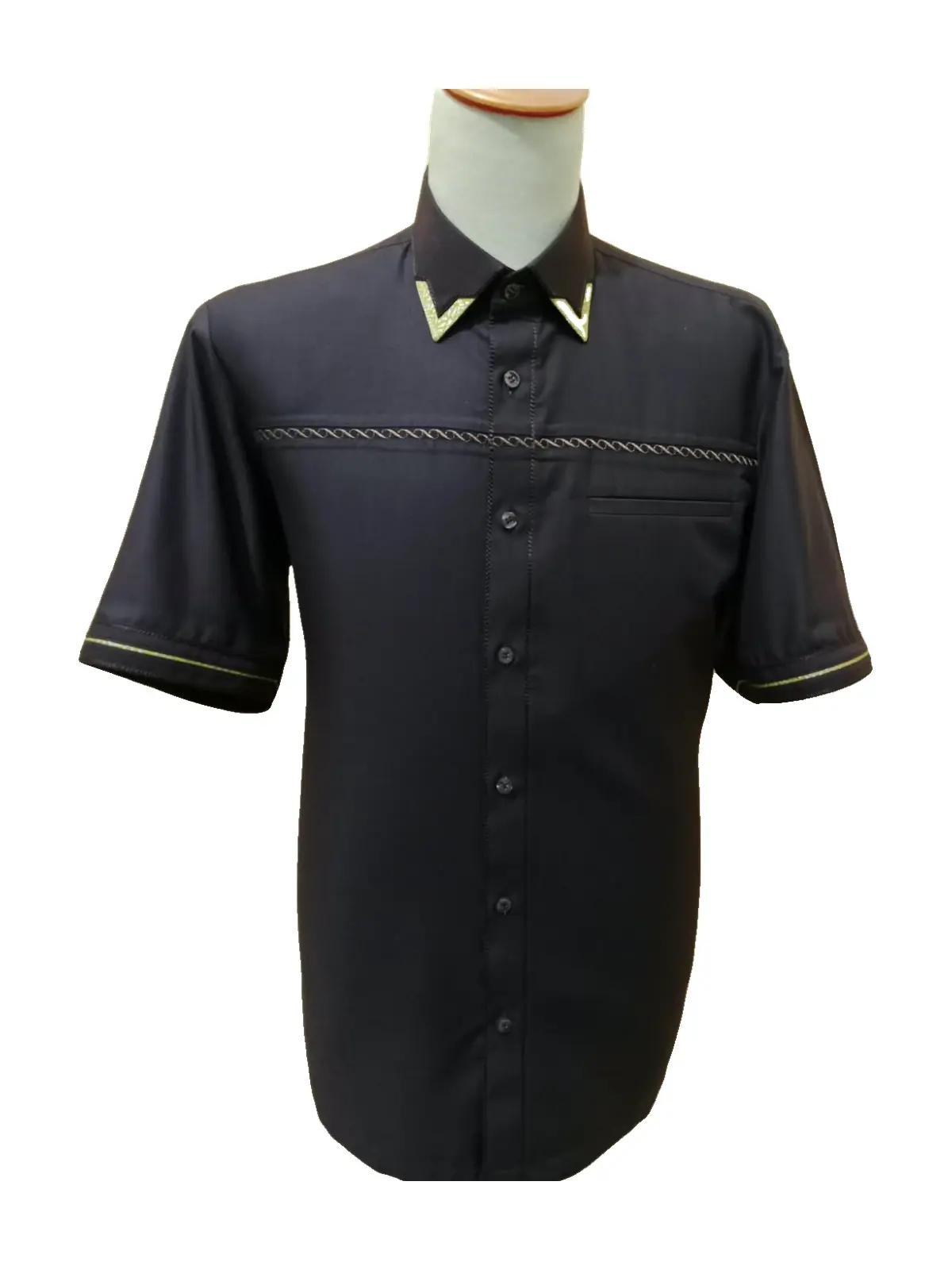 Kemeja Hitam Kerah Emas
